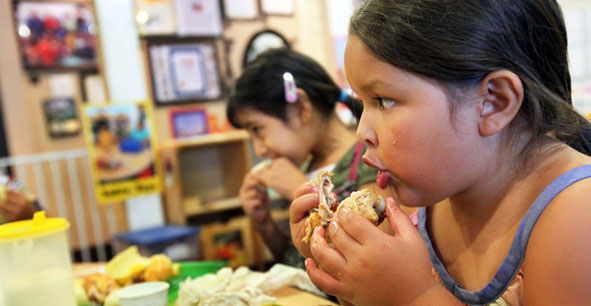 Niños hispanos se alimentan mal en Texas