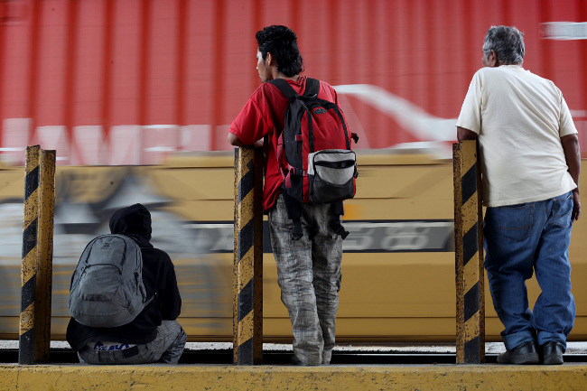 Asaltan a 90% de migrantes que cruza por México