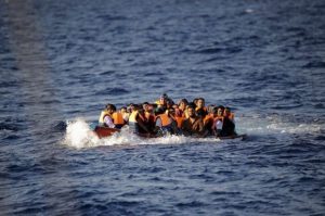 grecia-rescata-migrantes-islote