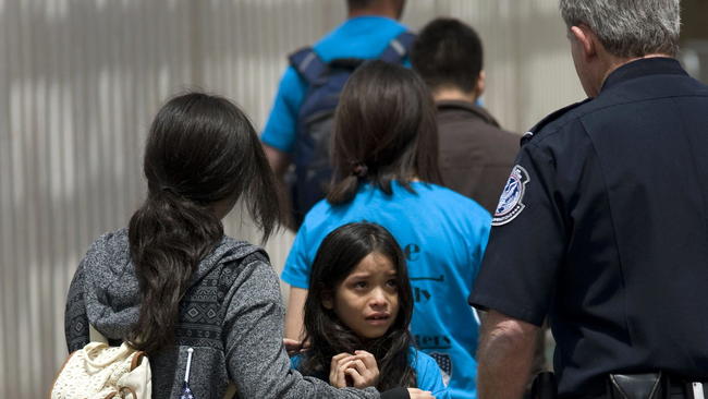 CBP otorgó 66 permisos humanitarios en Eagle Pass