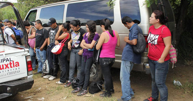 Denuncian red criminal que engaña a migrantes en Chiapas