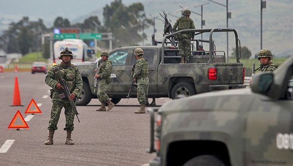 Ejército asegura a 10 migrantes en Galeana