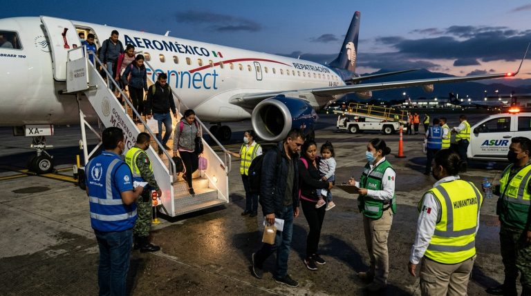 La estrategia del destierro al sur: Vuelos de repatriación a Tapachula y Villahermosa que desarticulan redes familiares